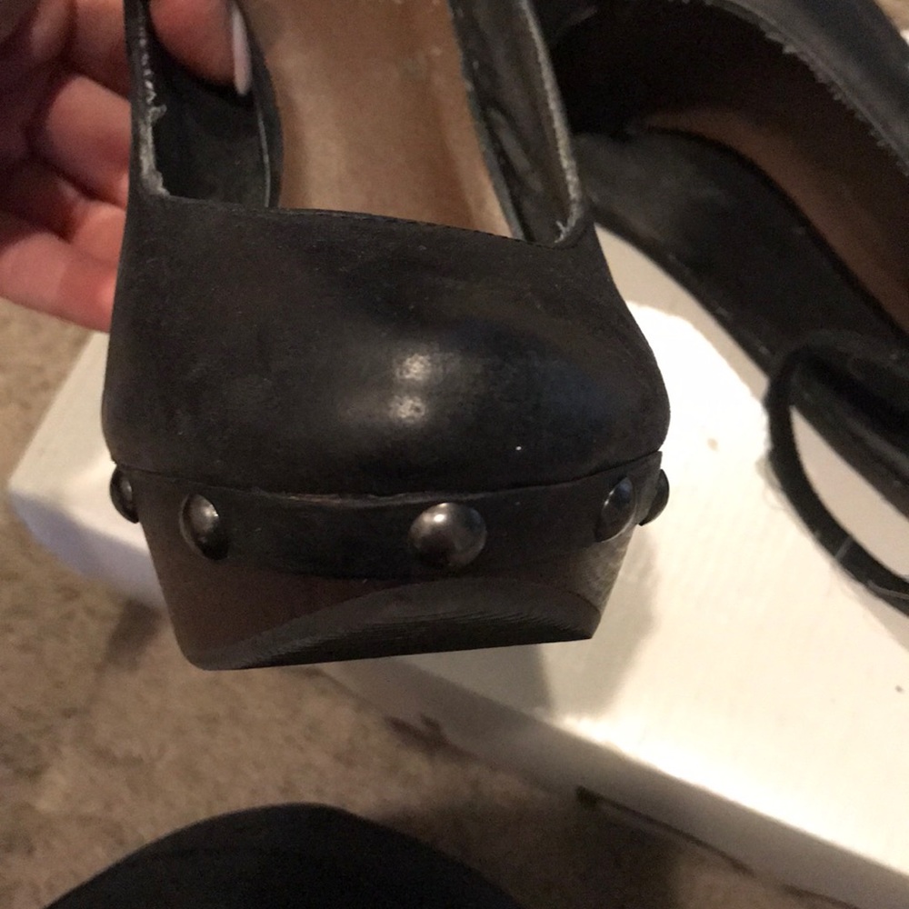 Shoes - Picture 5 of 6